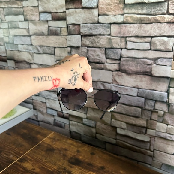 Foster Grant Women’s Sunglasses - Picture 5 of 6